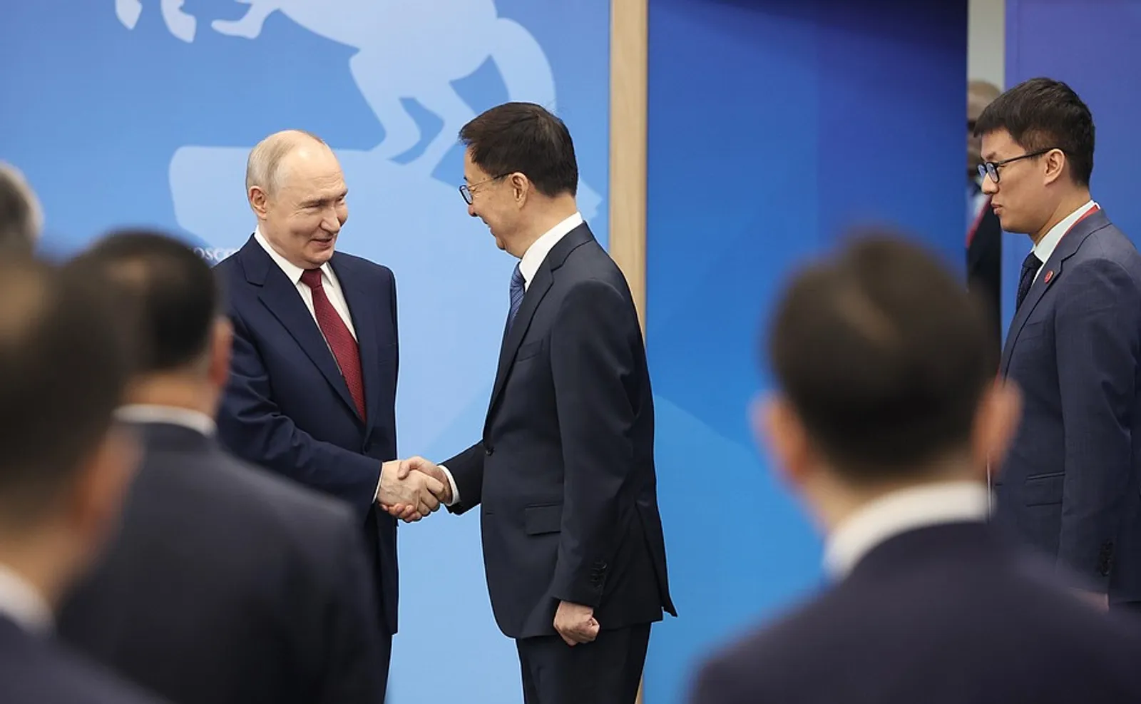 Владимир Путин провёл беседу с заместителем Председателя КНР