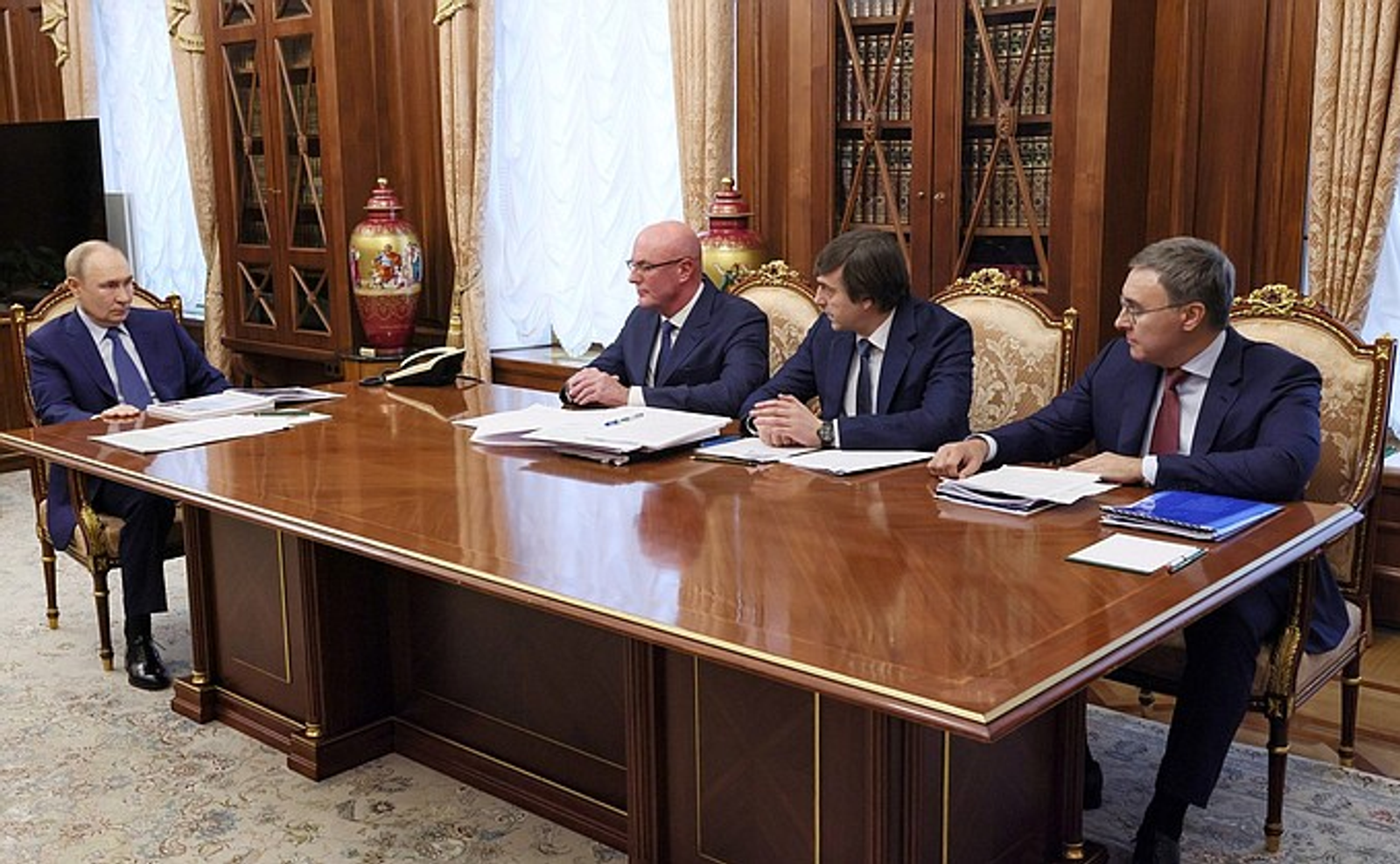 Владимир Путин провёл совещание по вопросам образования