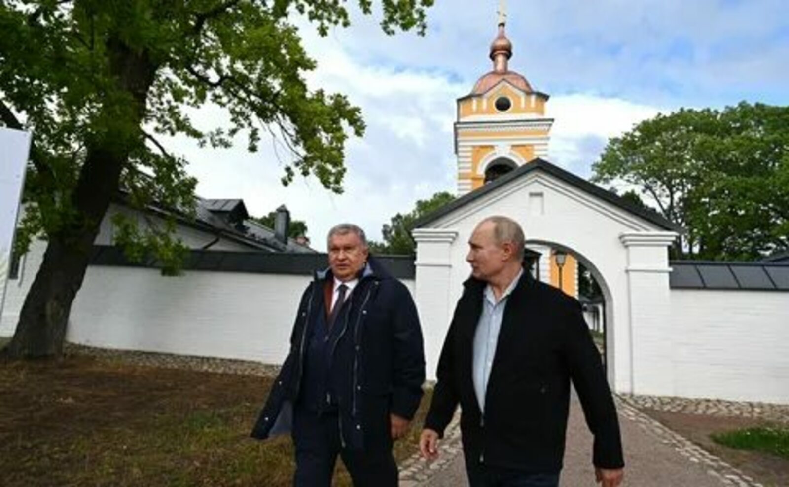 Владимир Путин посетил Коневский Рождество-Богородичный монастырь