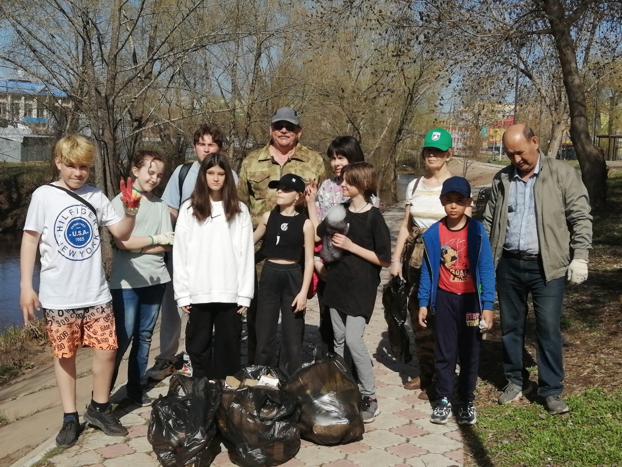 Школьники Мелеуза устроили экологическую акцию