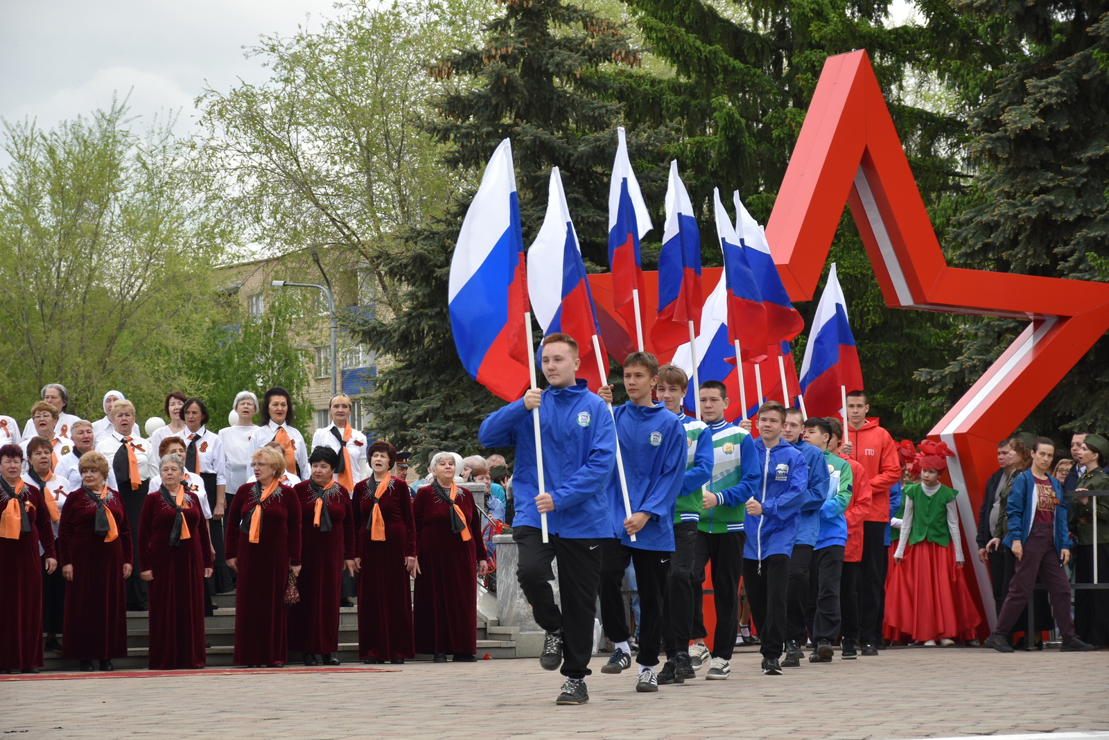 Радий Хабиров поздравил жителей Башкирии с Днём государственного флага России