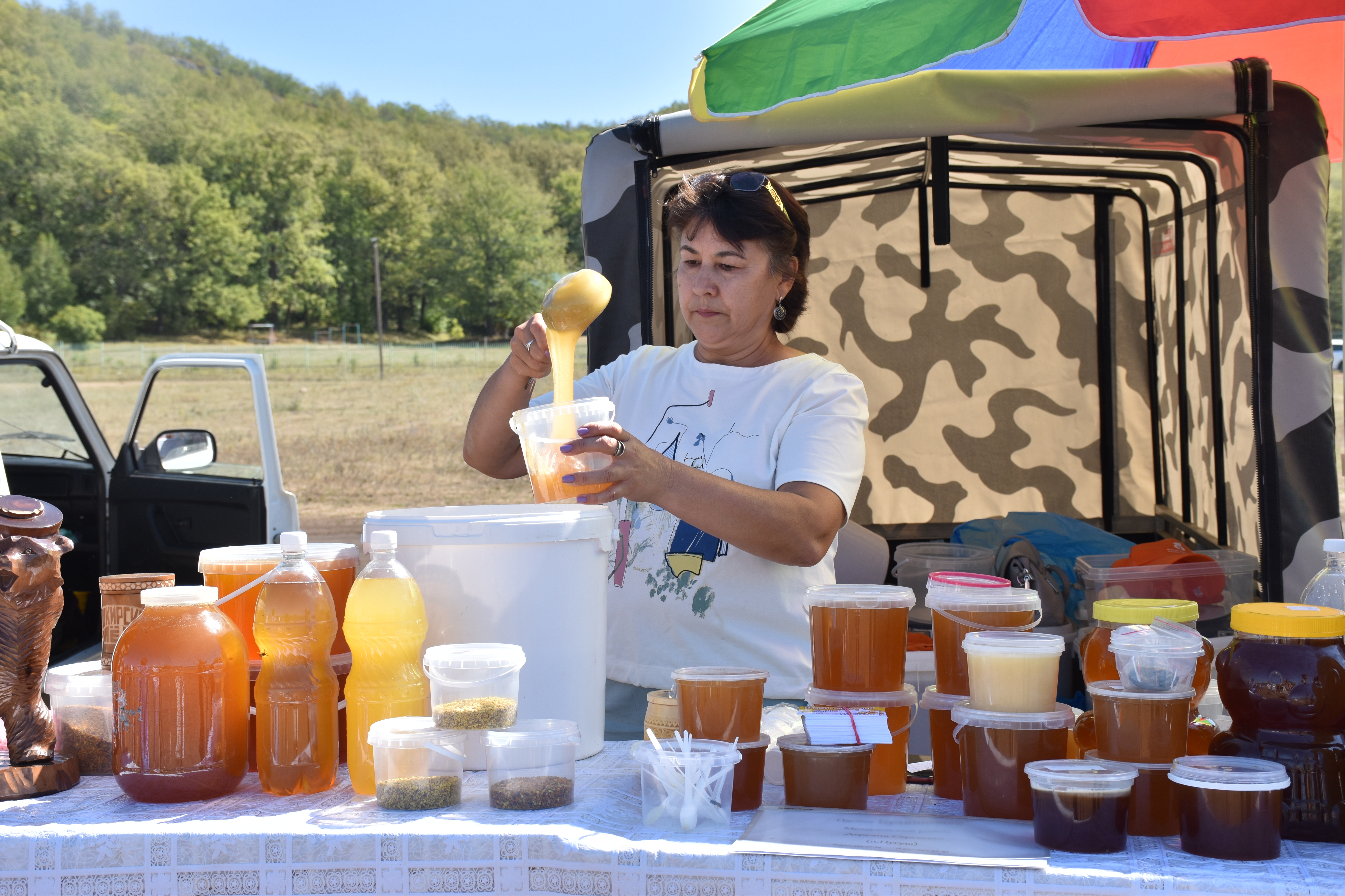 День сладкой жизни: в национальном парке «Башкирия» прошёл фестиваль «Заповедный мёд»