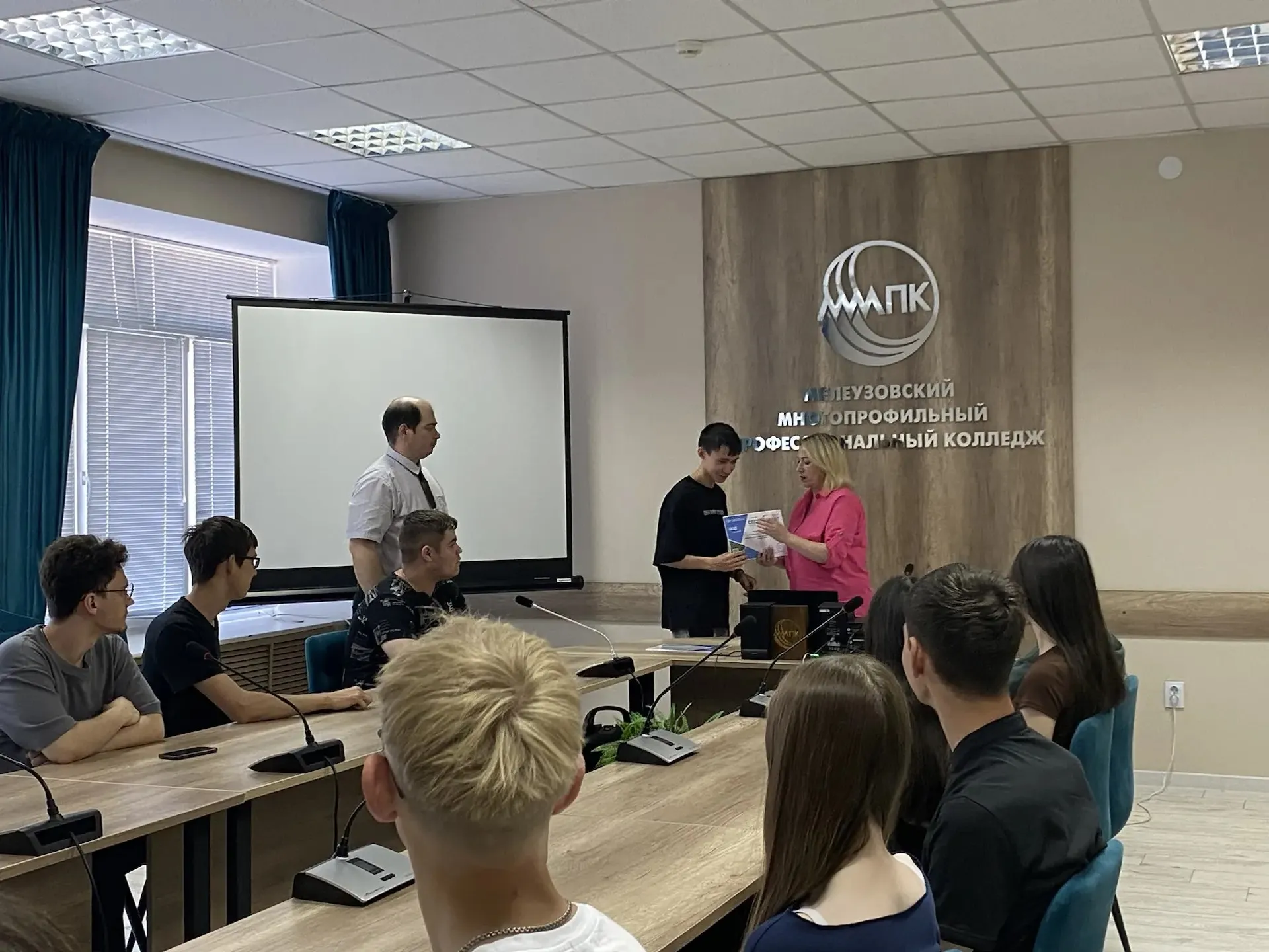 В многопрофильном колледже Мелеуза реализовали федеральный проект "Код будущего"