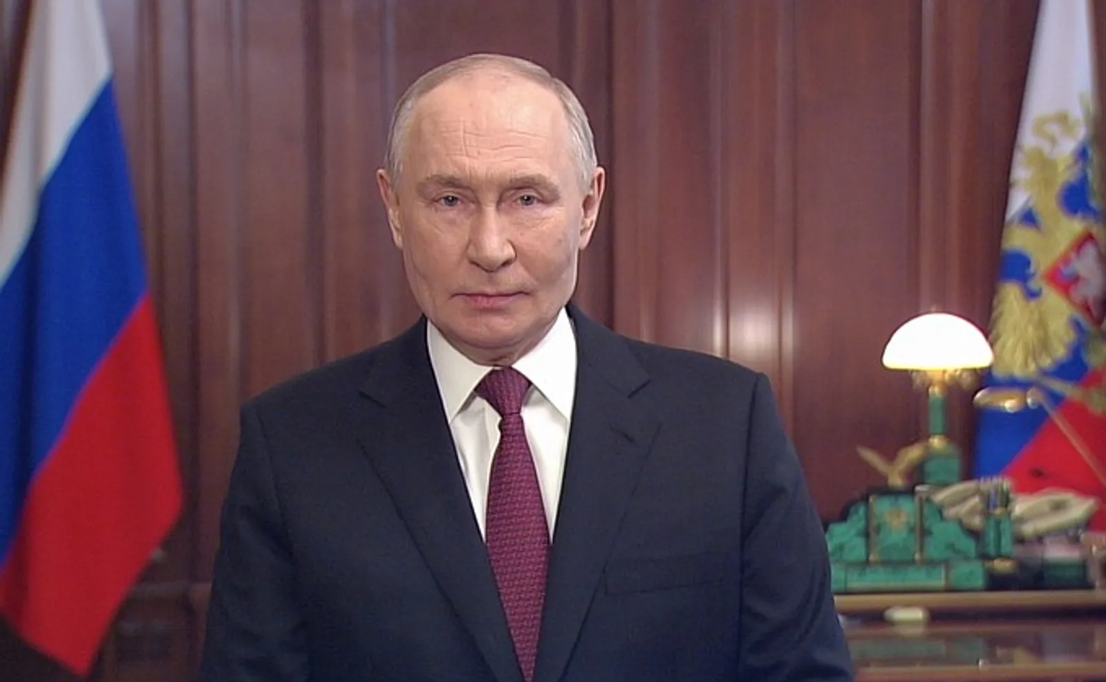 Владимир Путин поздравил россиян с Днём защитника Отечества