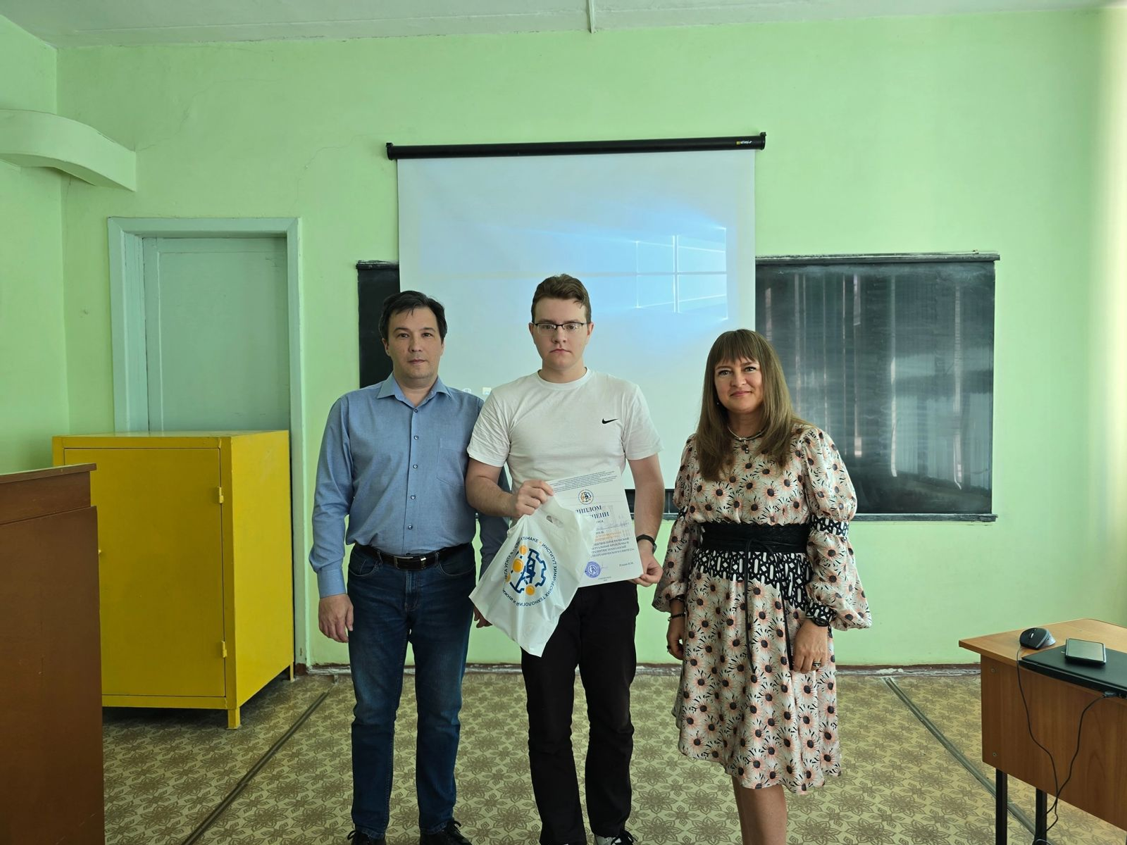 Студент вуза-резидента Межвузовского кампуса разработал дрон-распылитель для АПК