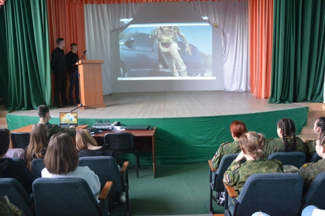 Сотрудники ФСБ напомнили студентам колледжа Мелеуза о недопустимости экстремизма