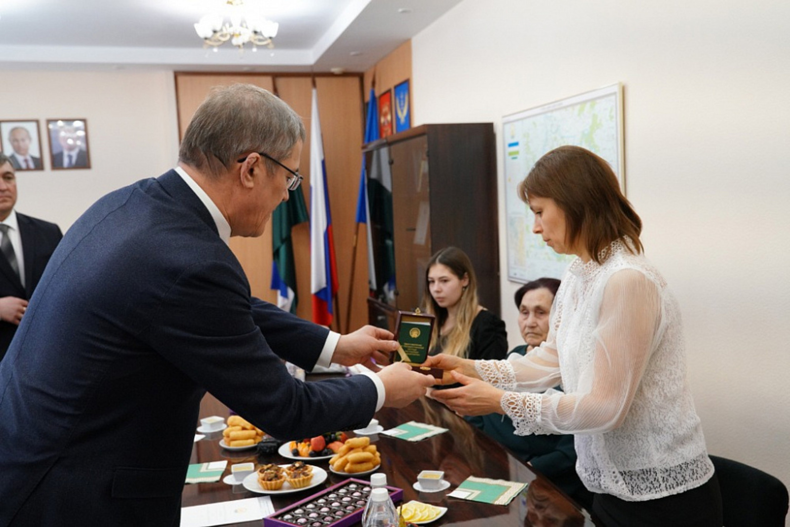 Глава Башкортостана посетил семью погибшего участника СВО Рустама Шайхутдинова
