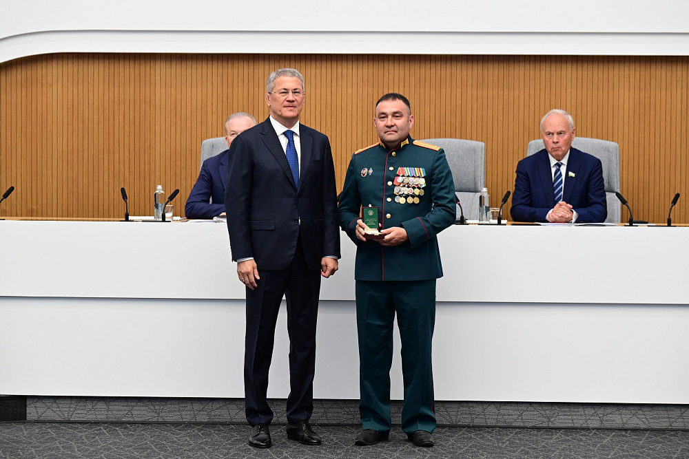 Радий Хабиров вручил ордена генерала Шаймуратова участникам СВО из Башкирии