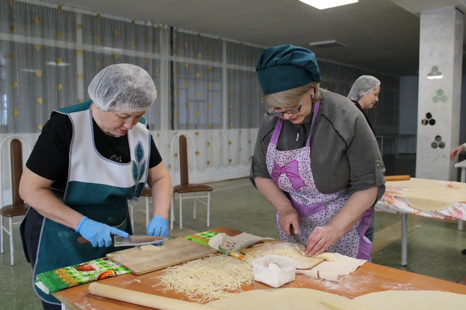Как в Мелеузе готовят гостинцы для бойцов