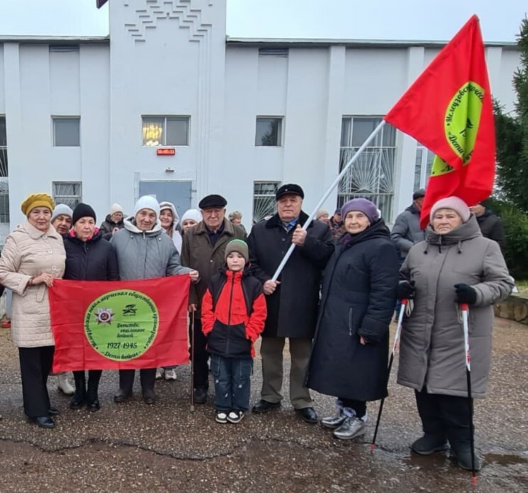 Жители Мелеуза приветствовали санитарный поезд с раненными участниками СВО