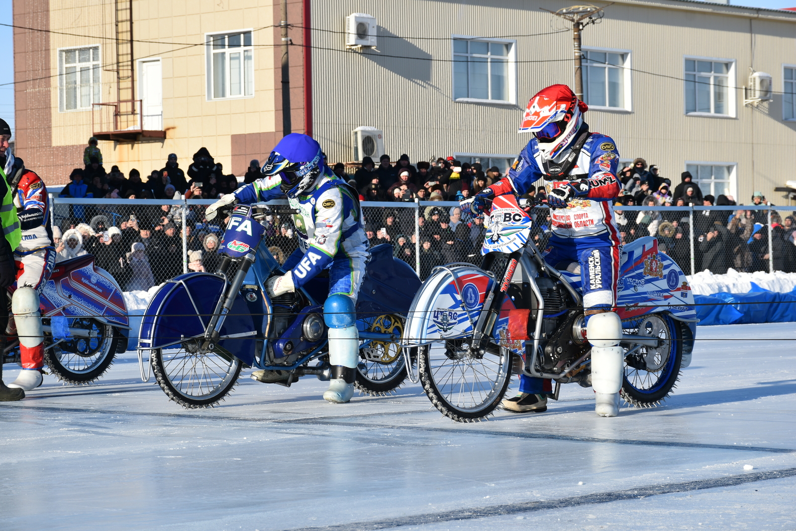 В Мелеузе стартовали двухдневные всероссийские мотогонки на льду