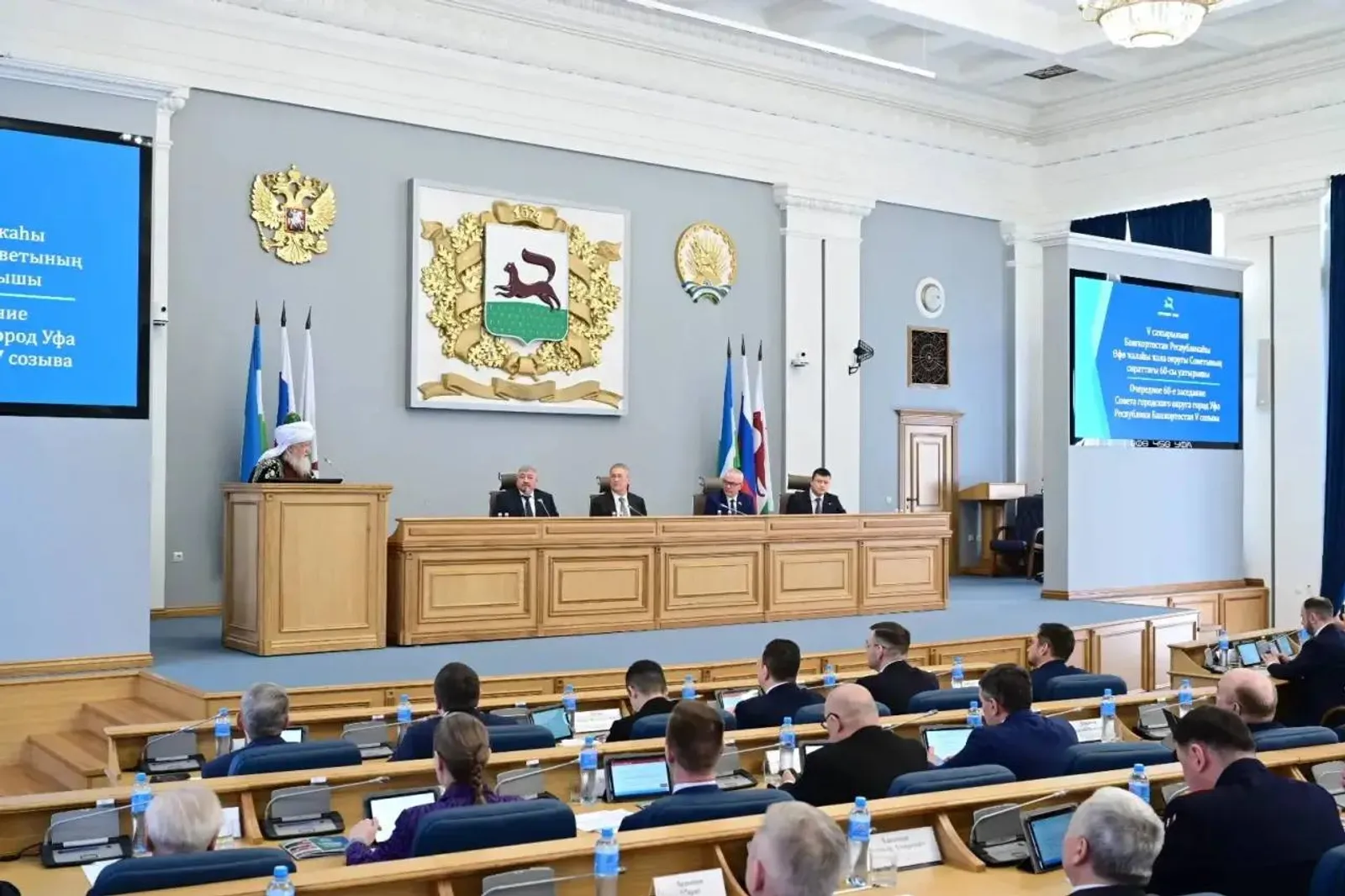 Радий Хабиров принял участие в заседании горсовета Уфы