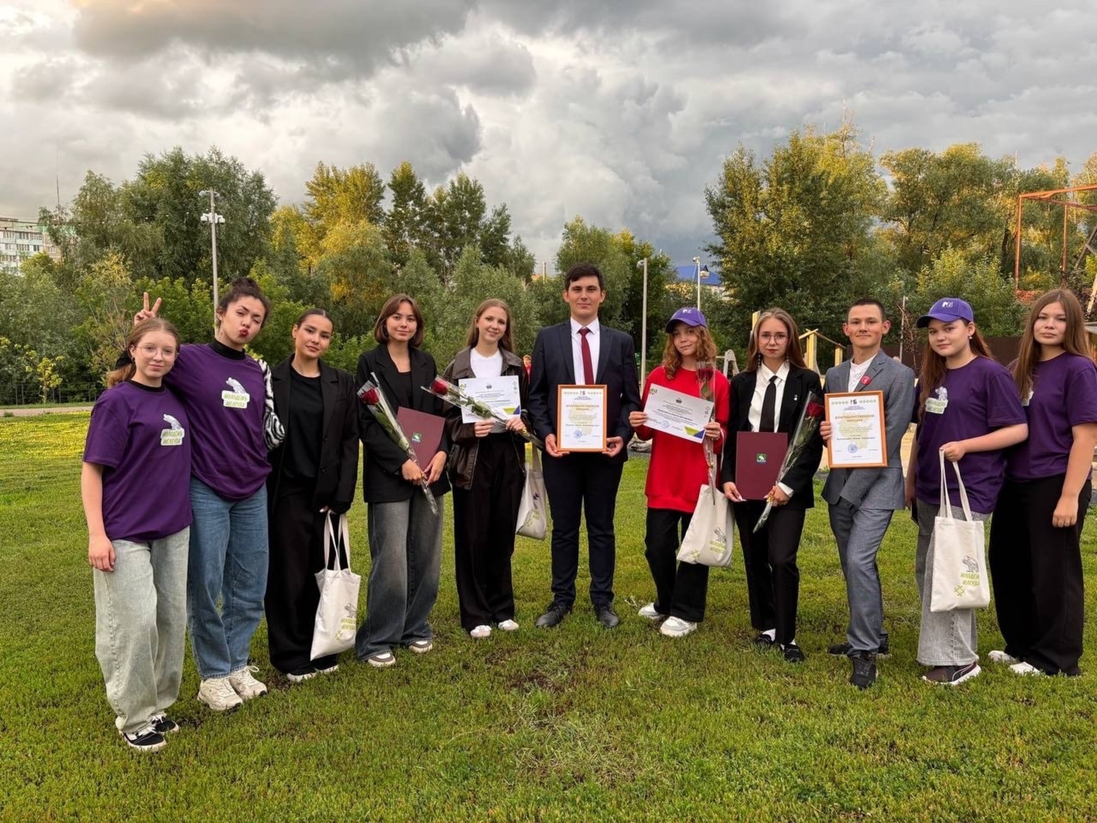 В Мелеузе отметили День молодёжи с наградами и концертом