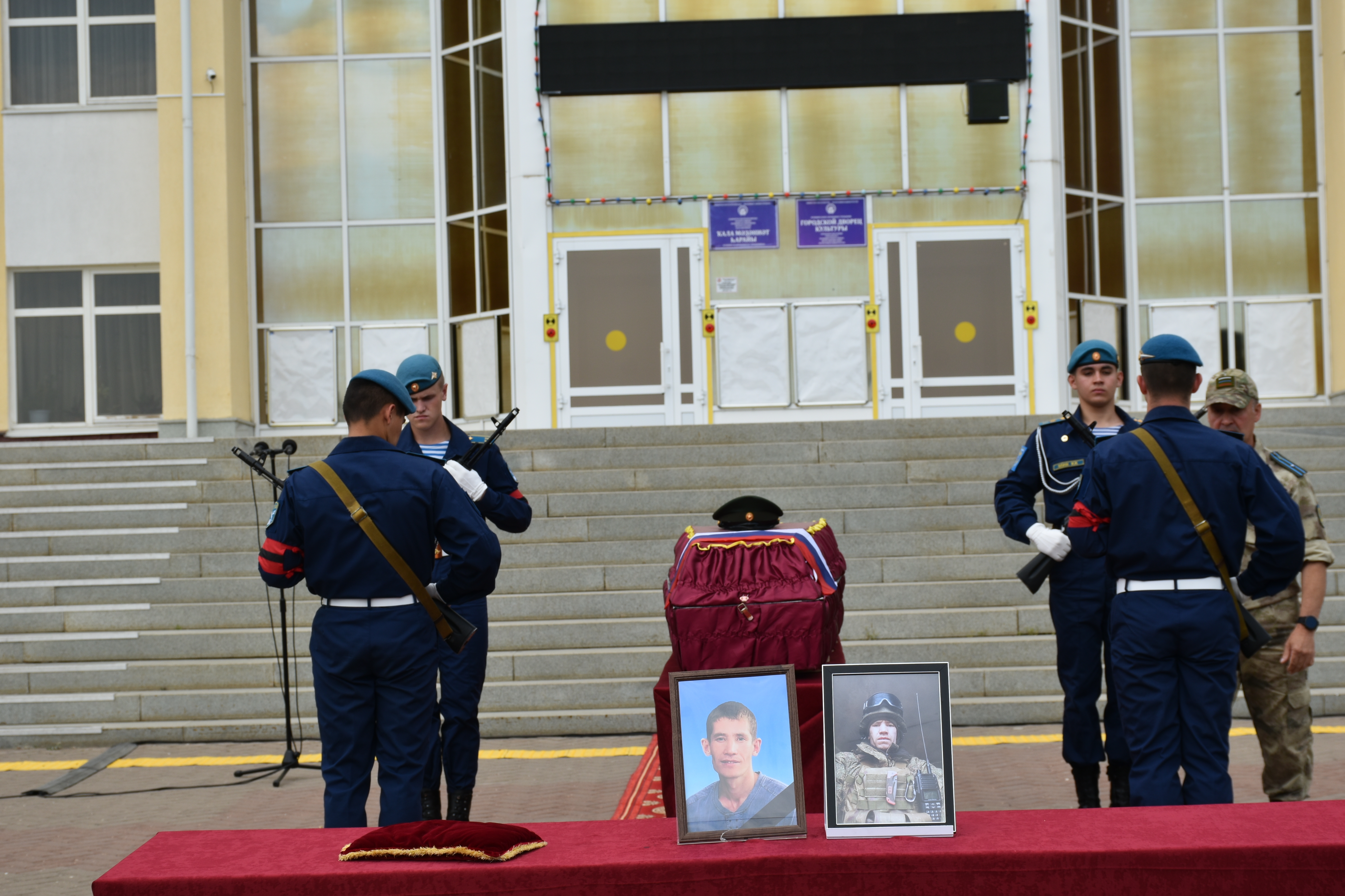 В Мелеузе простились с рядовым Русланом Акчулпановым, погибшим в ходе спецоперации на Украине.
