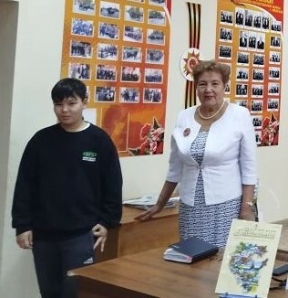 В честь Года единства народов России ученики встретились с активом "Дети войны"