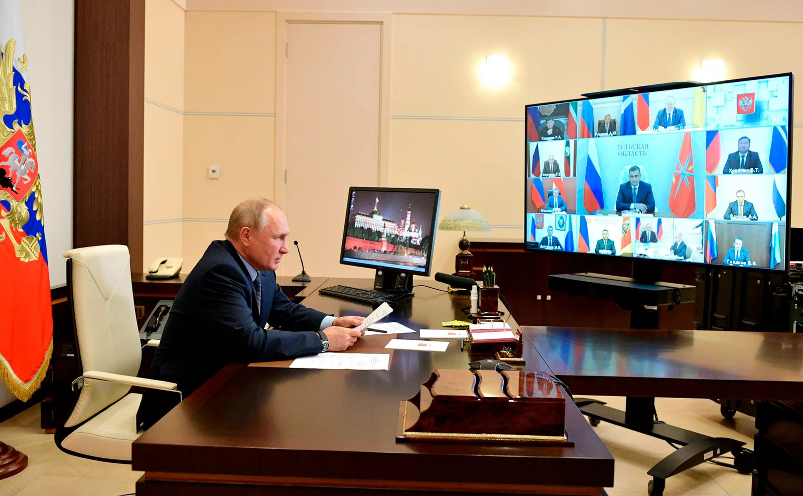 Владимир Путин провёл встречу с избранными главами регионов