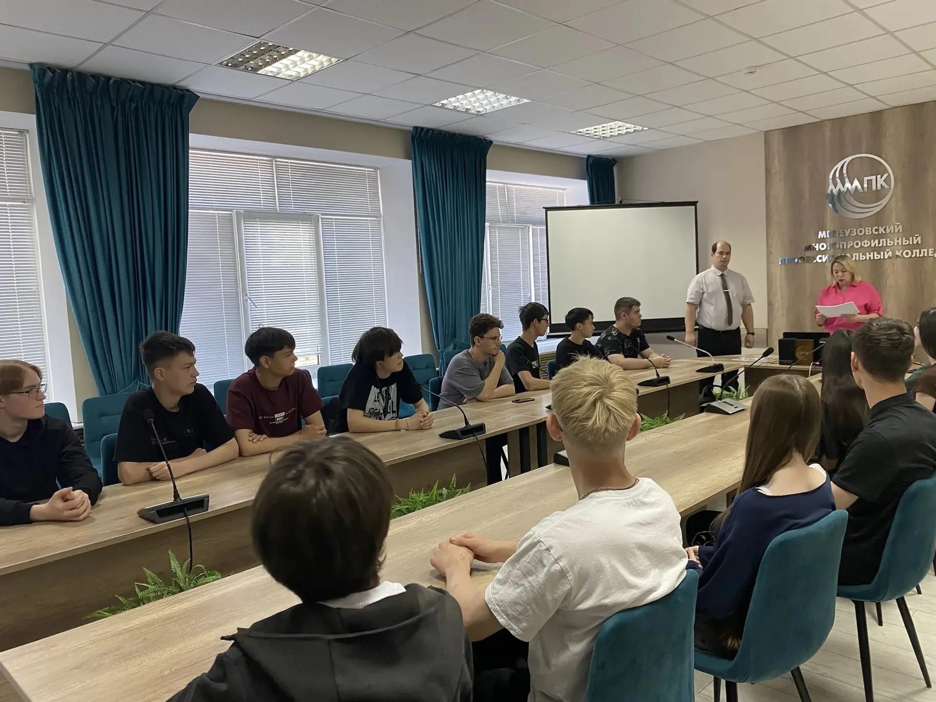 В многопрофильном колледже Мелеуза реализовали федеральный проект "Код будущего"