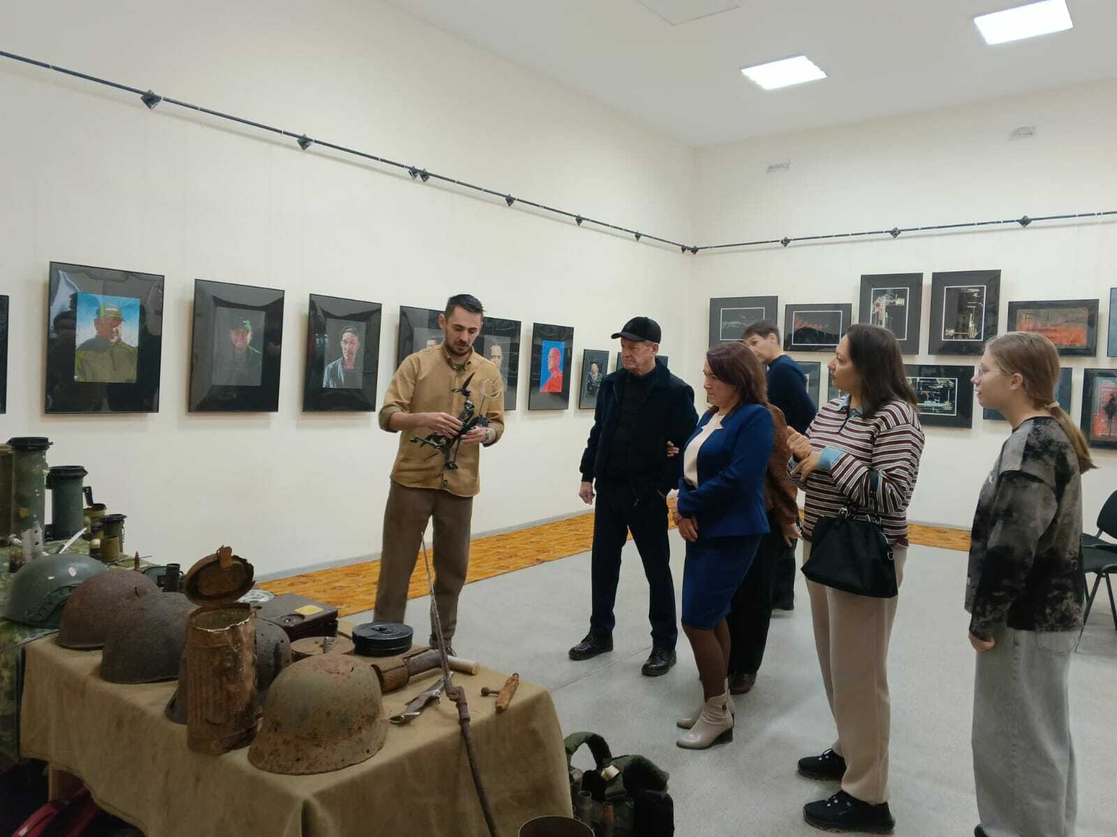 В Мелеузе открылась выставка, посвящённая контрактникам, участвующим в СВО