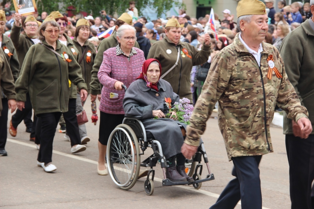 В Мелеузе Башкирии почётный волонтёр СВО отмечает 99-летие