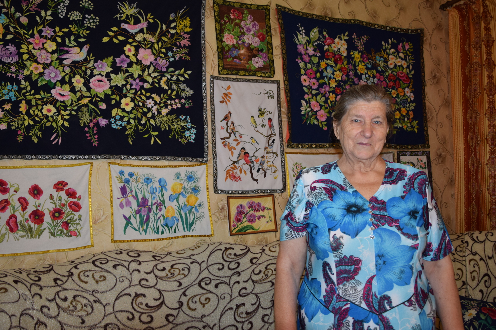 У пенсионерки из Мелеуза Нины Крышко дома разместилась галерея из вышитых полотен