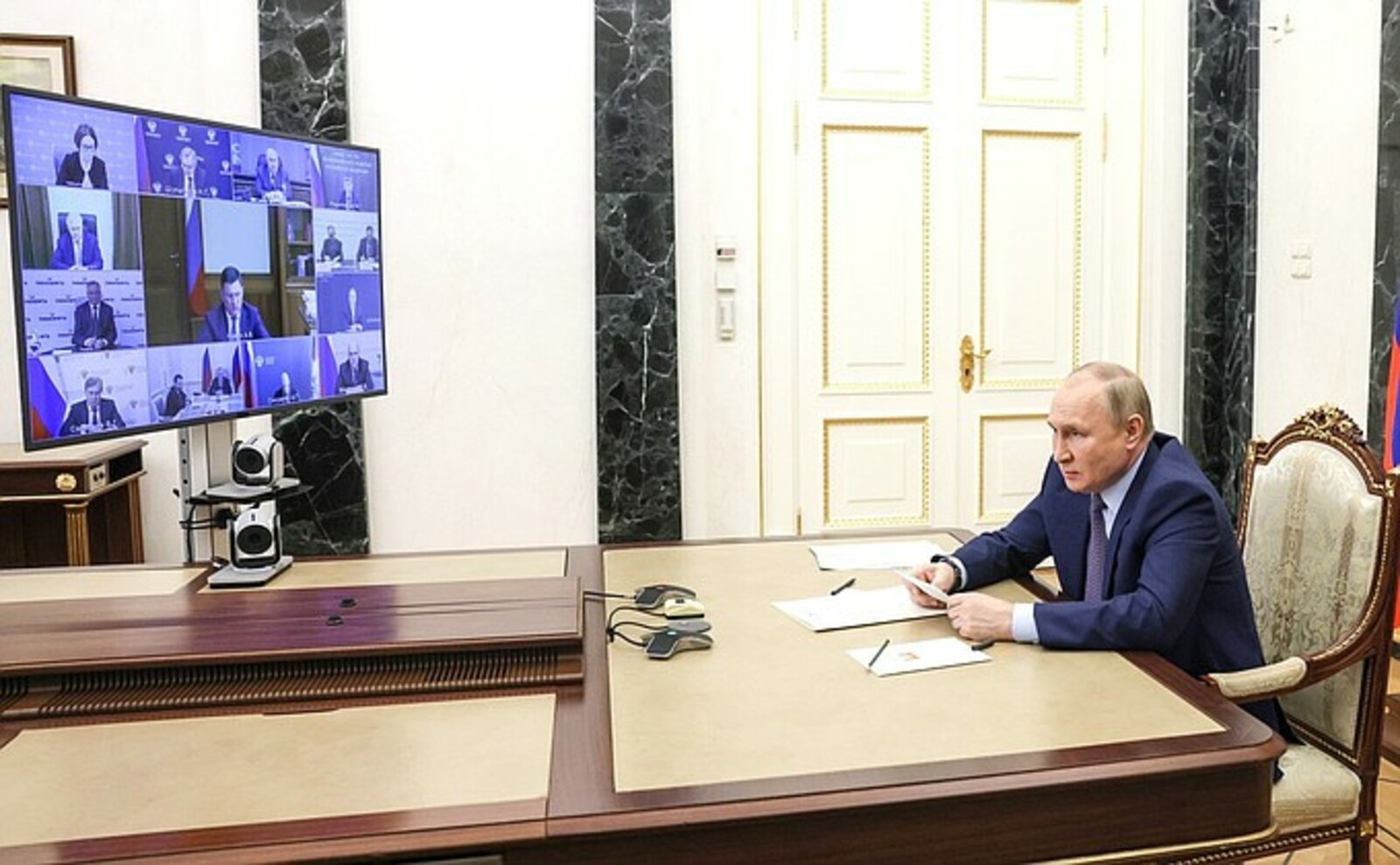 Владимир Путин провёл совещание по развитию нефтяной отрасли