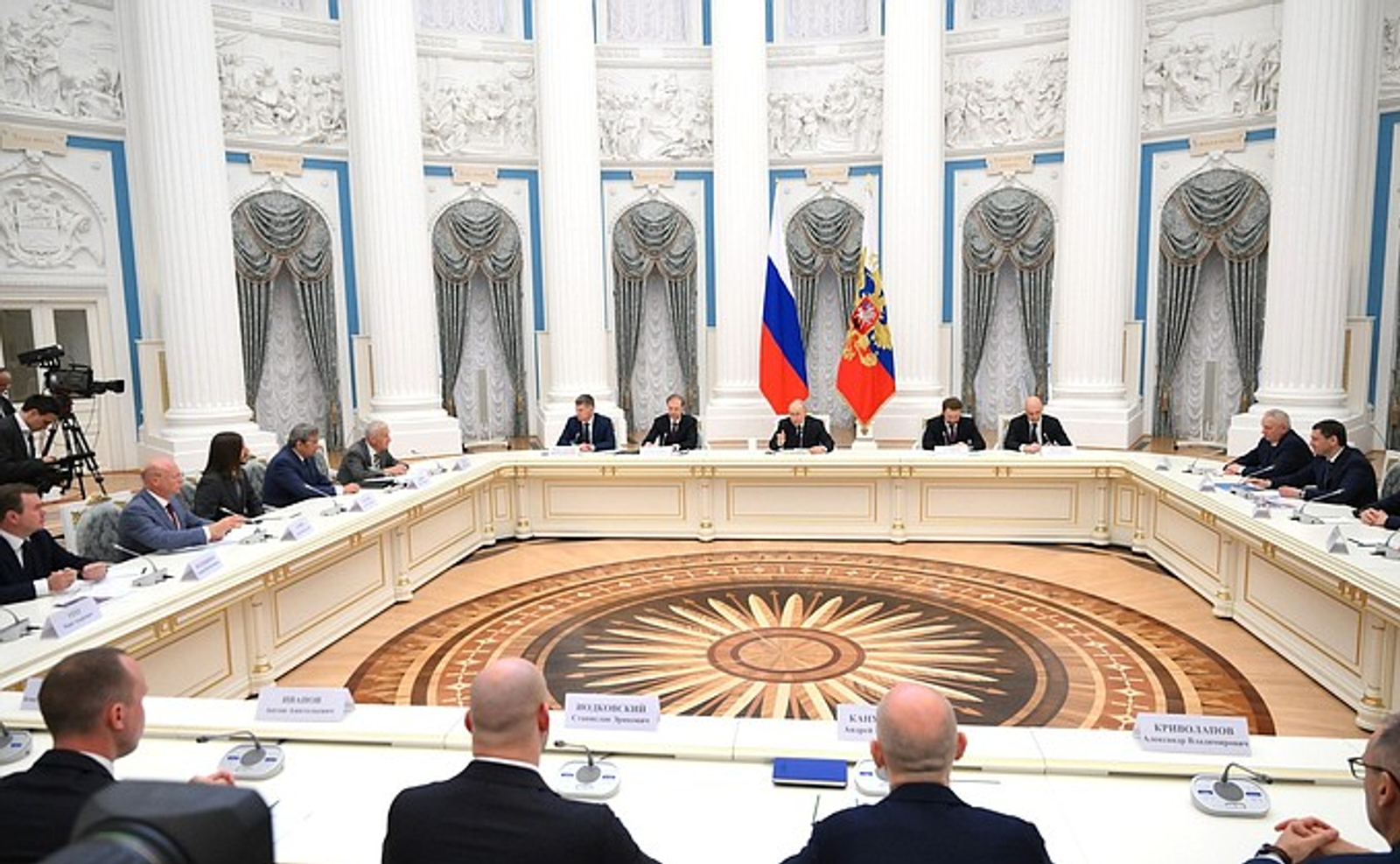 Президент России провёл встречу с представителями деловых кругов