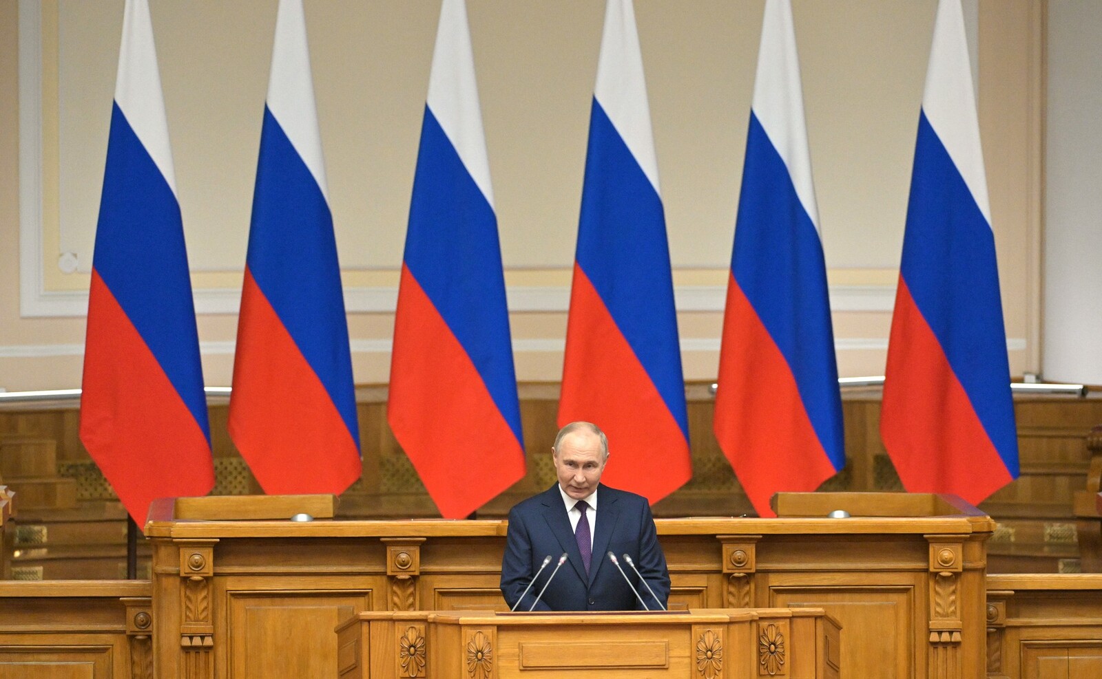 Владимир Путин принял участие в заседании Совета законодателей