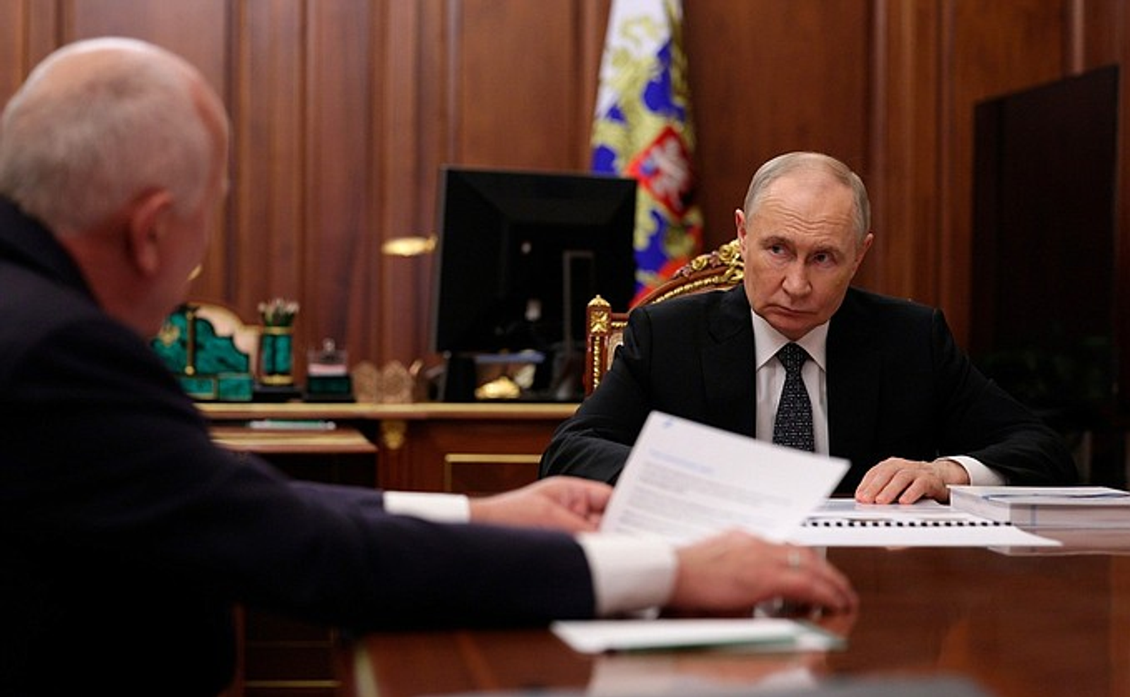 Президент России провёл встречу с главой госкорпорации «Ростех»