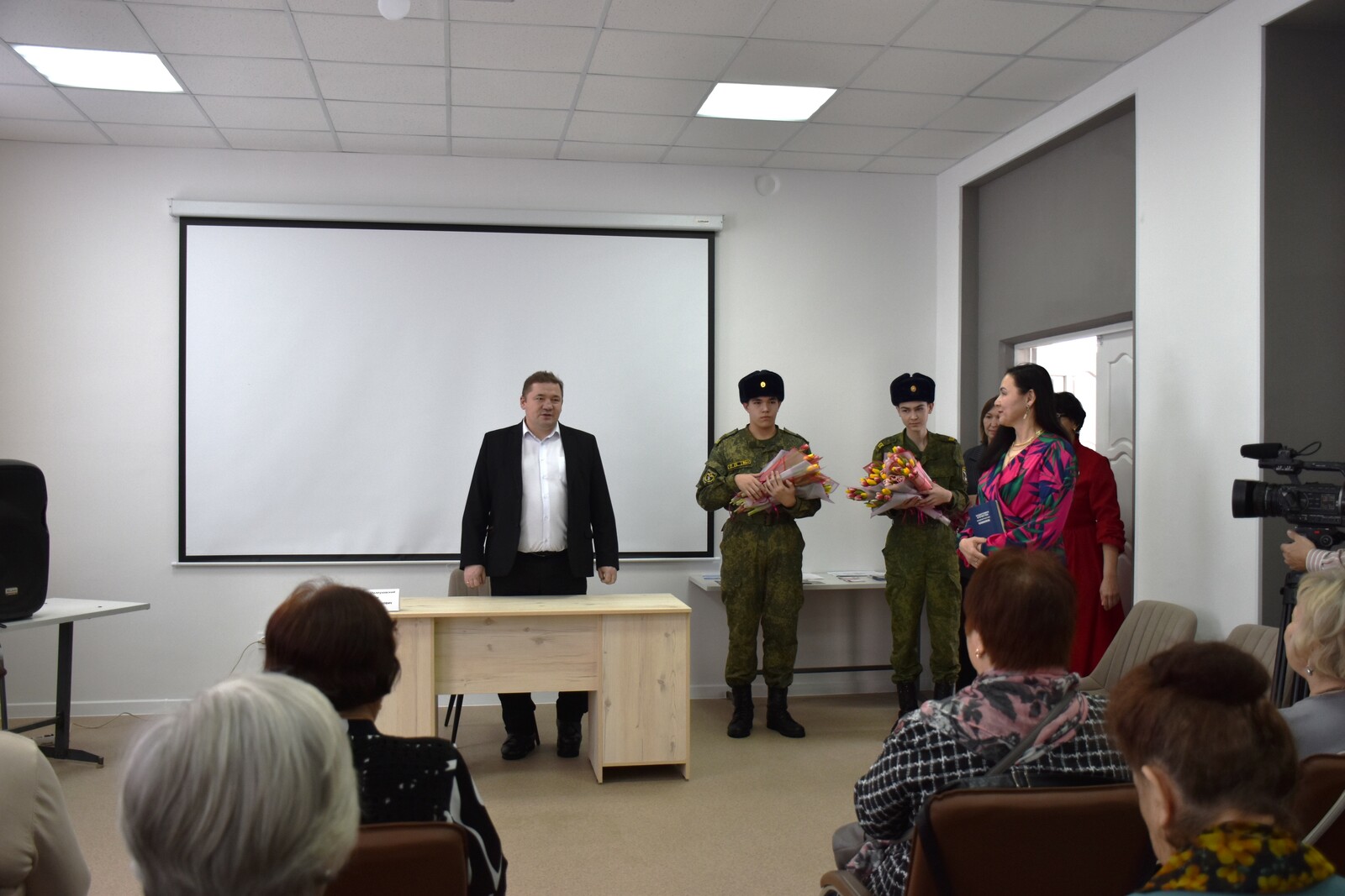 Глава Мелеузовского района встретился с жёнами и матерями погибших на СВО бойцов