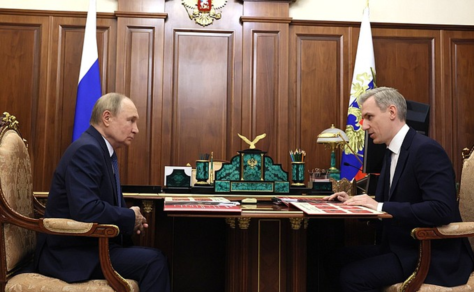 Владимир Путин встретился с губернатором Смоленской области Василием Анохиным