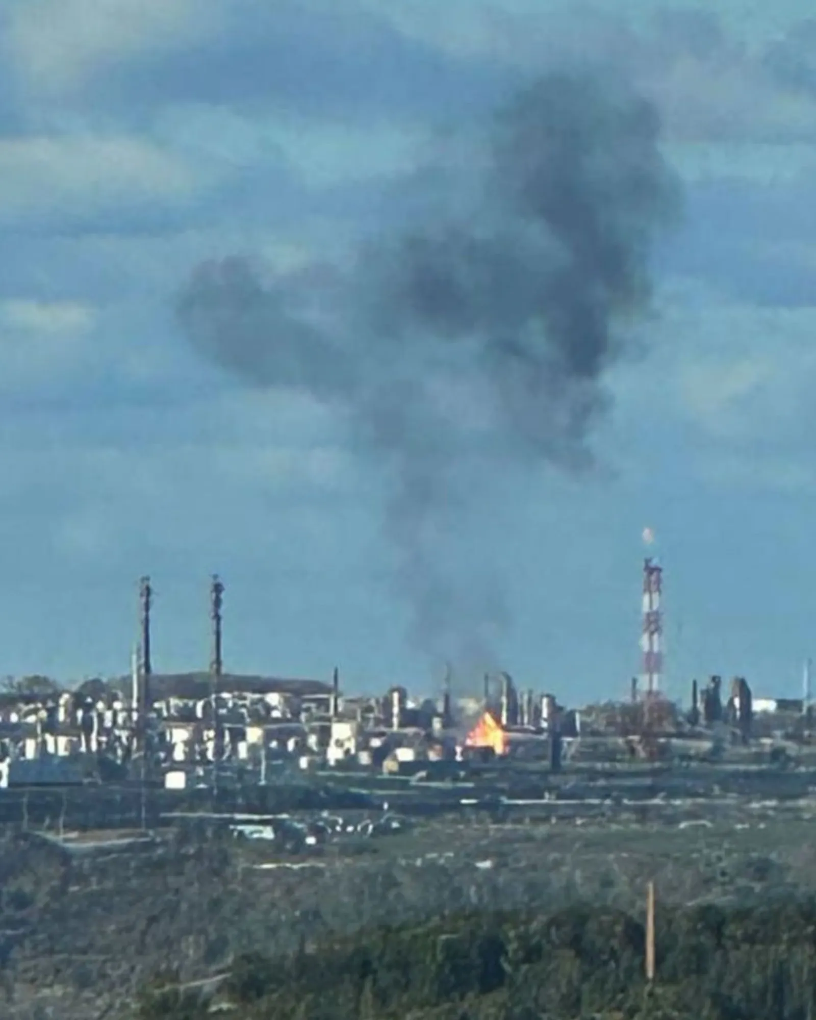 Беспилотники атаковали нефтяное предприятие в Башкирии