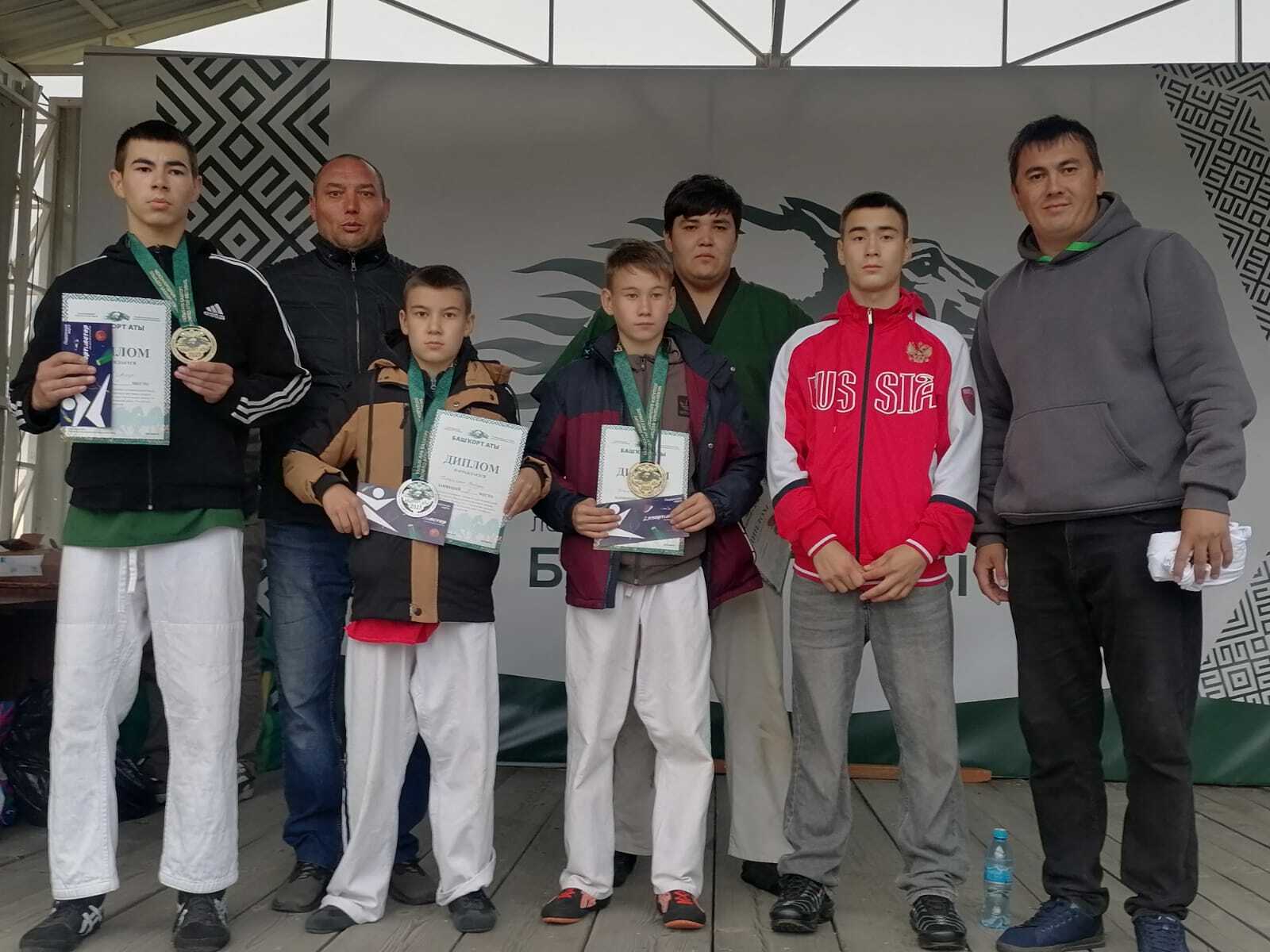 Мелеузовские борцы завоевали медали в Баймакском районе