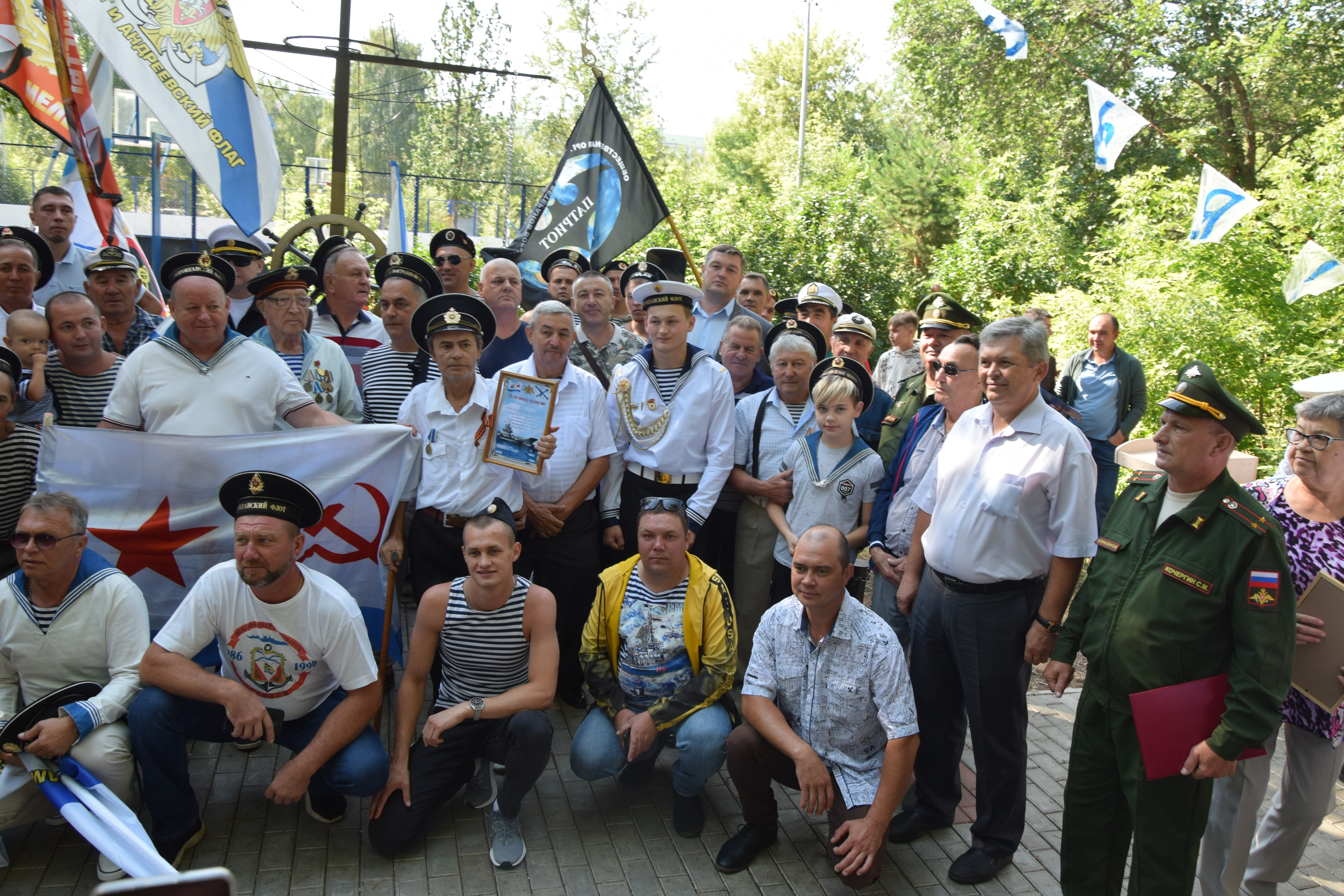 В Мелеузе торжественно открыли памятник «Военным морякам всех поколений»