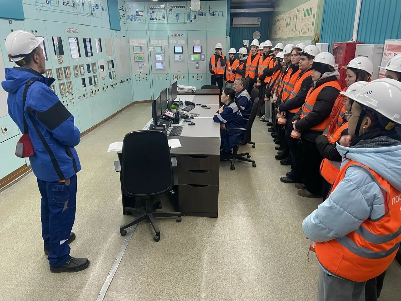 Студенты колледжа Мелеуза посетили местный химический завод