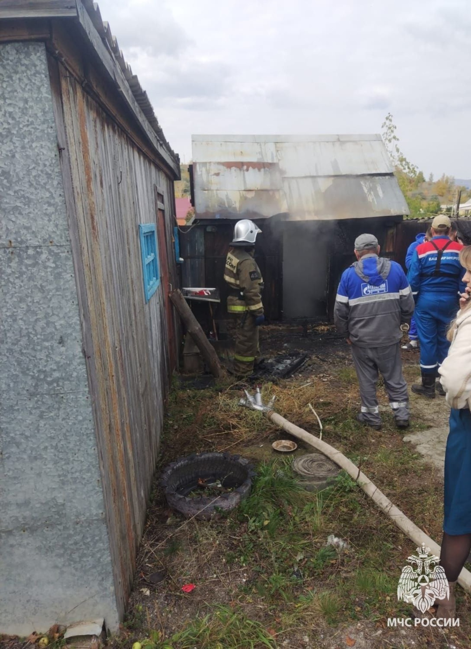 В Башкирии в огне хозяйственной постройки погибли двое мужчин