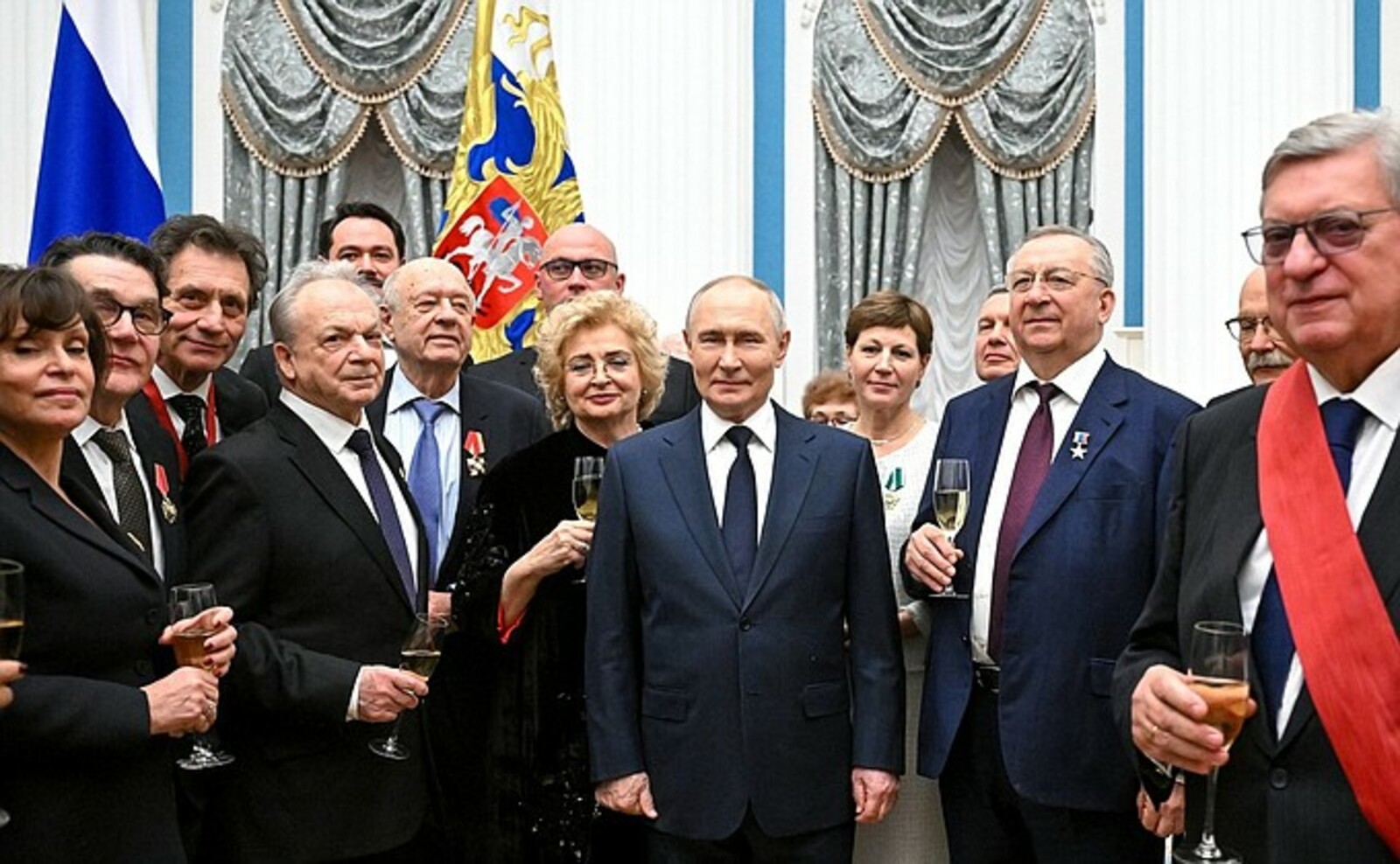 Президент России провёл церемонию вручения государственных наград