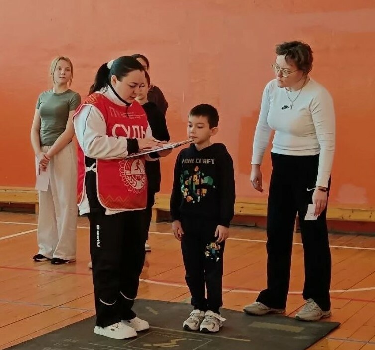 В селе Нугуш Мелеузовского района учащиеся местной школы выполнили нормативы ГТО