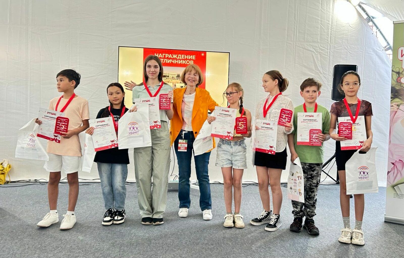 В Уфе наградили отличников Тотального диктанта – 2025