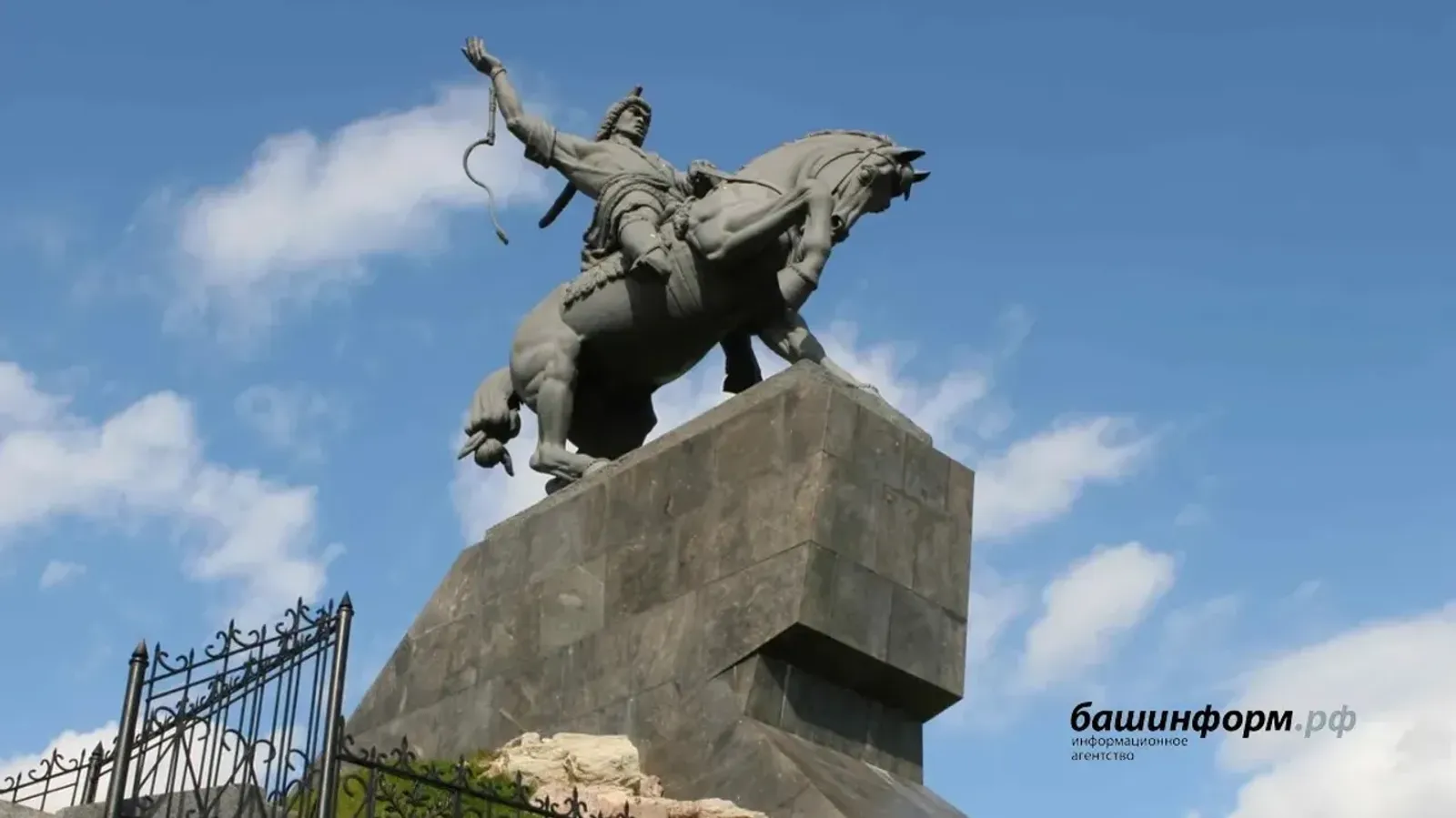 В Уфе рекомендовали воссоздать памятник Салавату Юлаеву в бронзе
