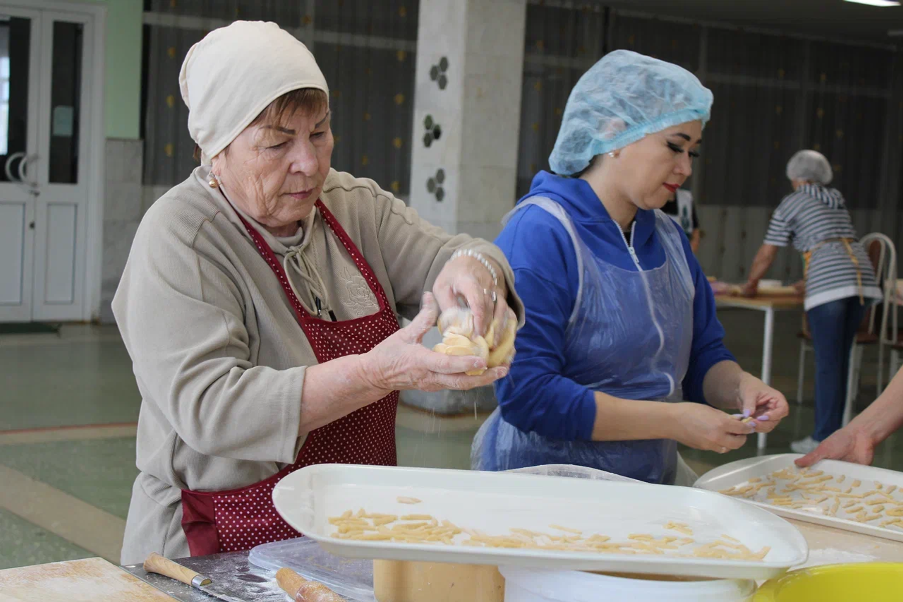 Как в Мелеузе готовят гостинцы для бойцов
