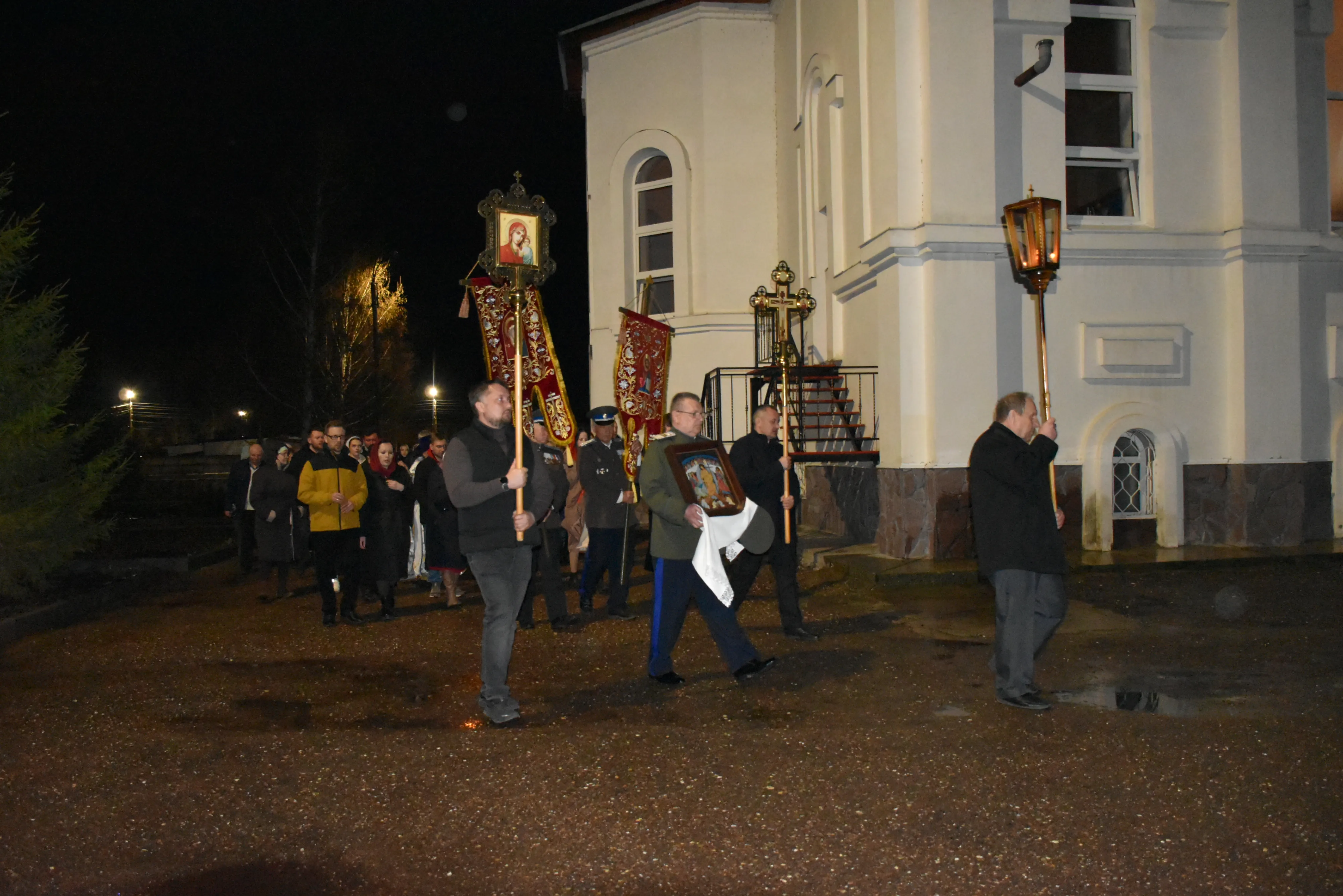 В храме Мелеуза в ночь на воскресенье православные встретили Пасху Христову