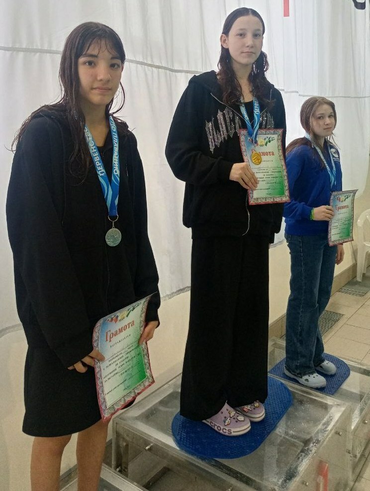 Зирганские пловчихи взяли медали в Уфе