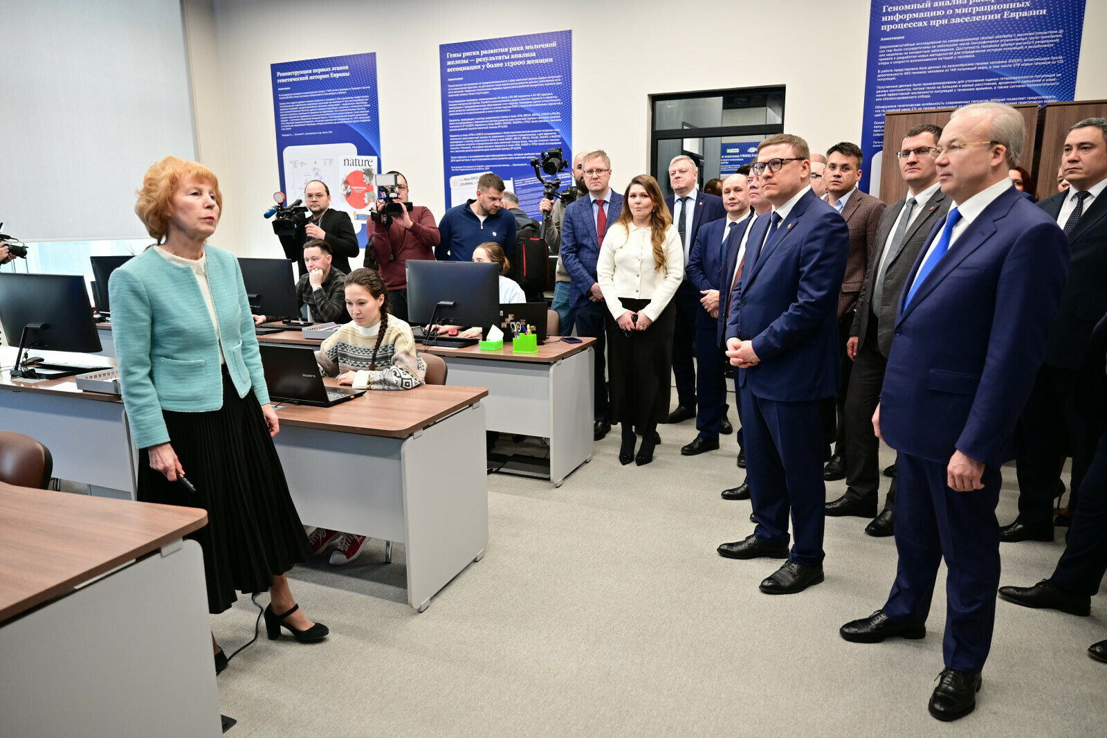 Андрей Назаров показал Алексею Текслеру Геномный центр Межвузовского кампуса Уфы