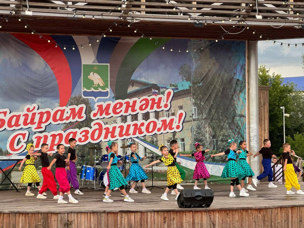 В Мелеузе отметили День молодёжи с наградами и концертом