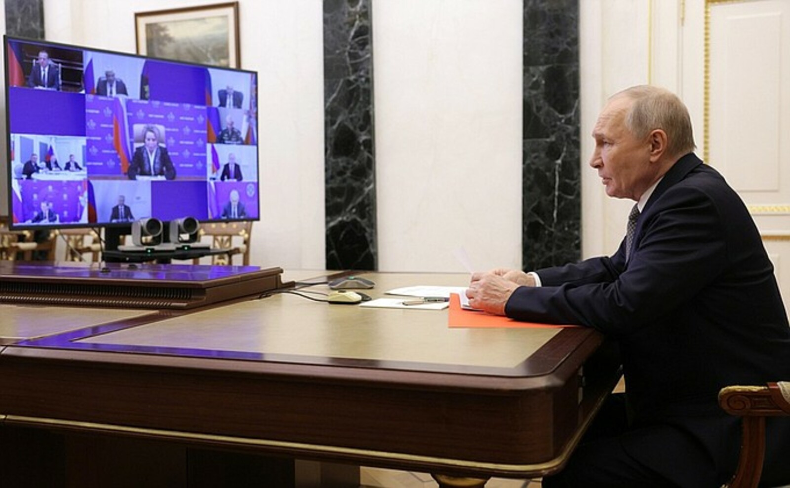 Владимир Путин провёл совещание с постоянными членами Совета Безопасности