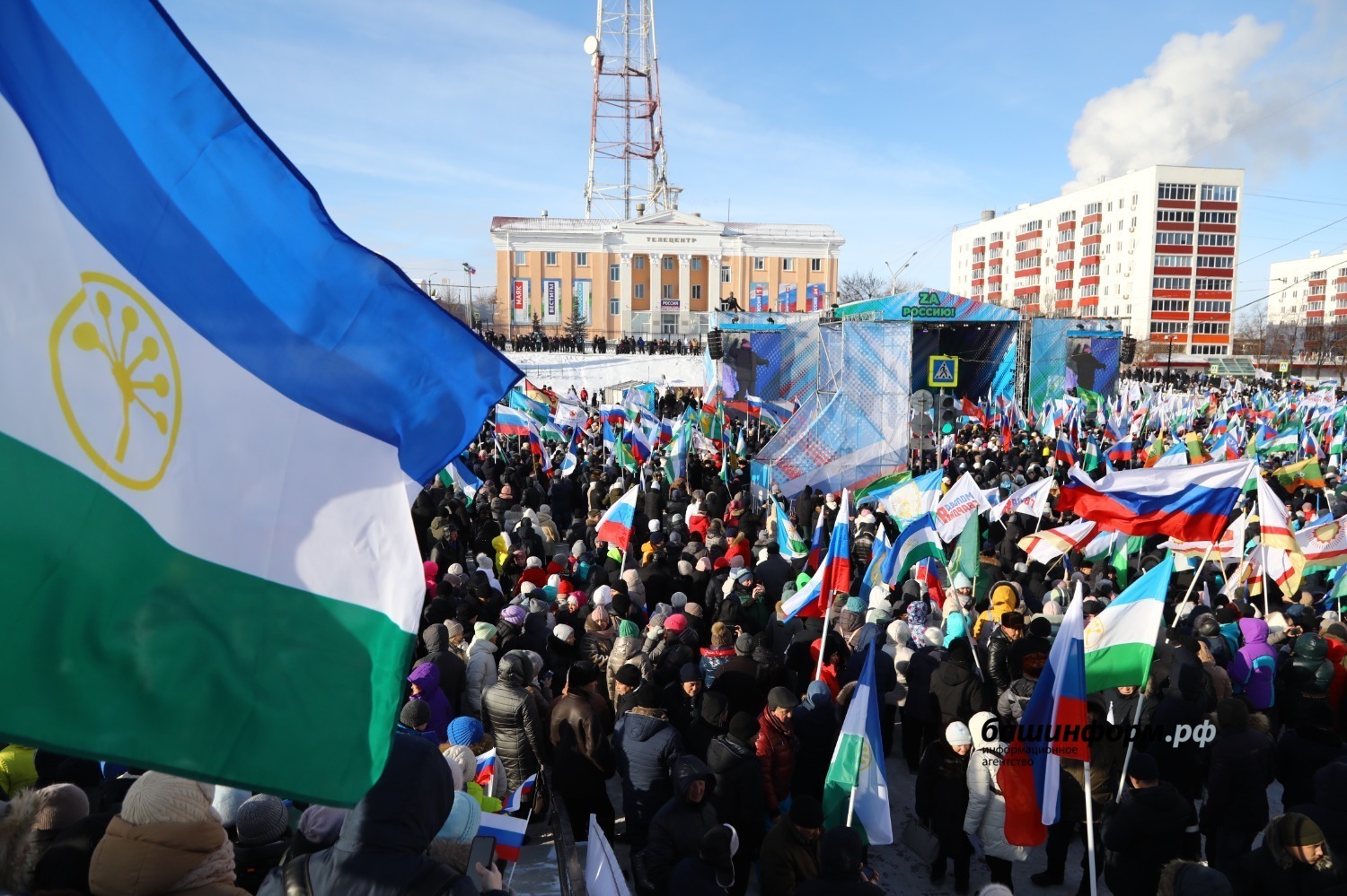 В Уфе идет концерт в поддержку многонационального и дружного Башкортостана