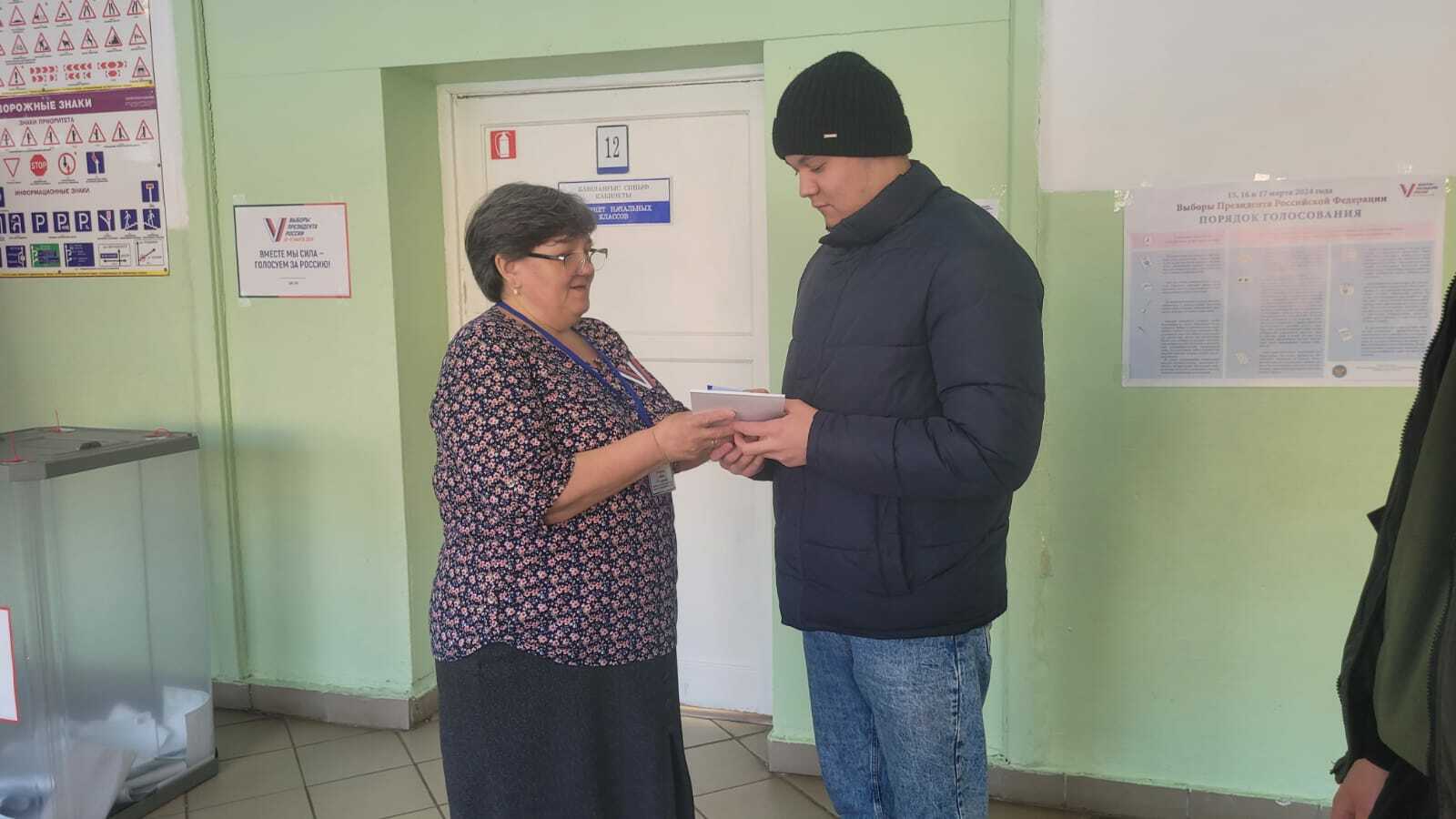 Голос молодёжи: мелеузовские студенты активно голосуют на выборах Президента