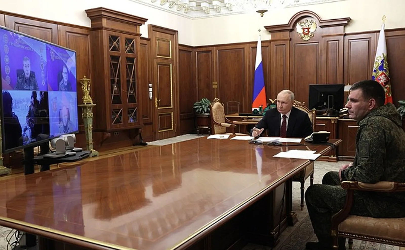 Владимир Путин провёл совещание о ситуации в зоне специальной военной операции