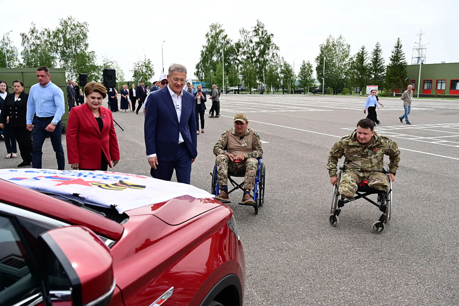 Глава Башкирии вручил ветеранам СВО ключи от автомобилей