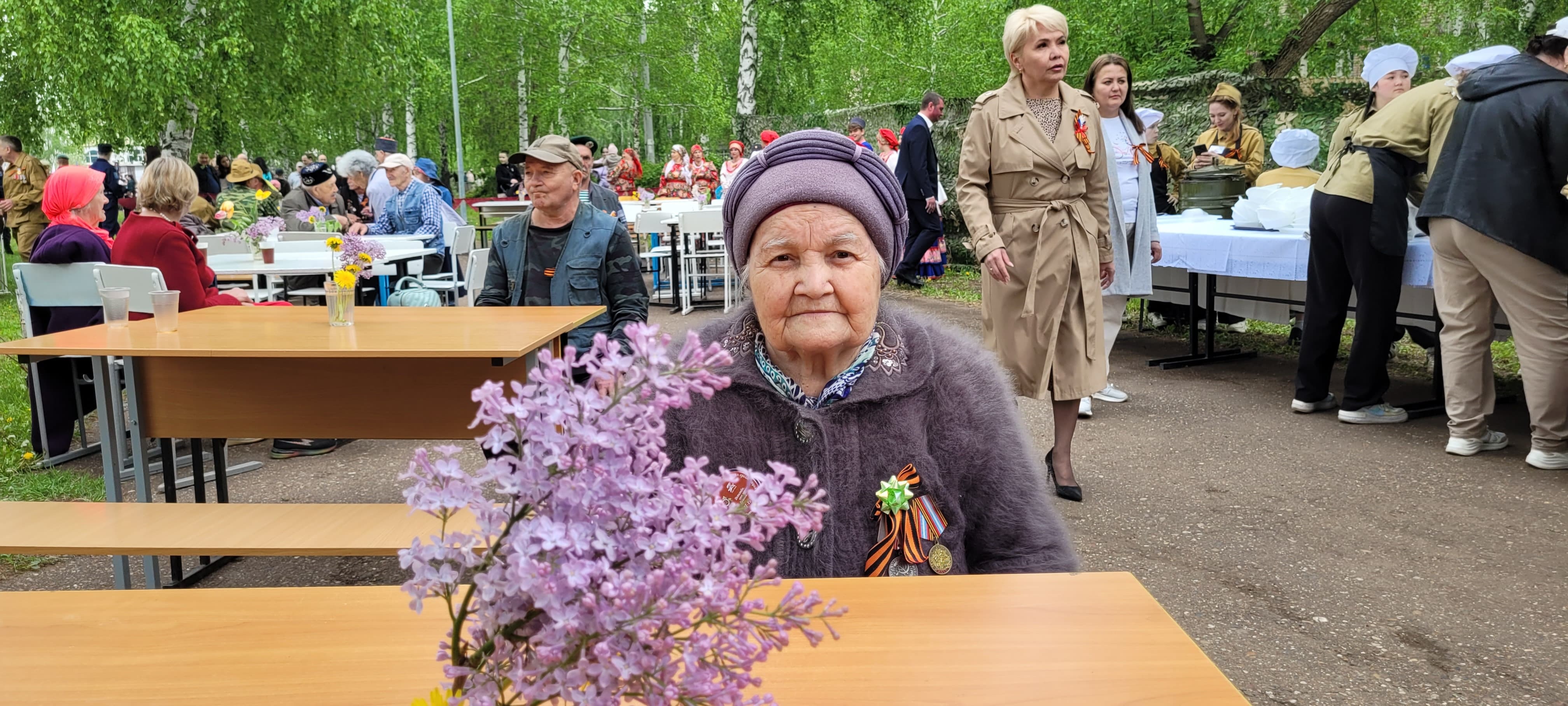 «На привале» с ветеранами: Мелеуз отметил 80-летие Победы теплом воспоминаний